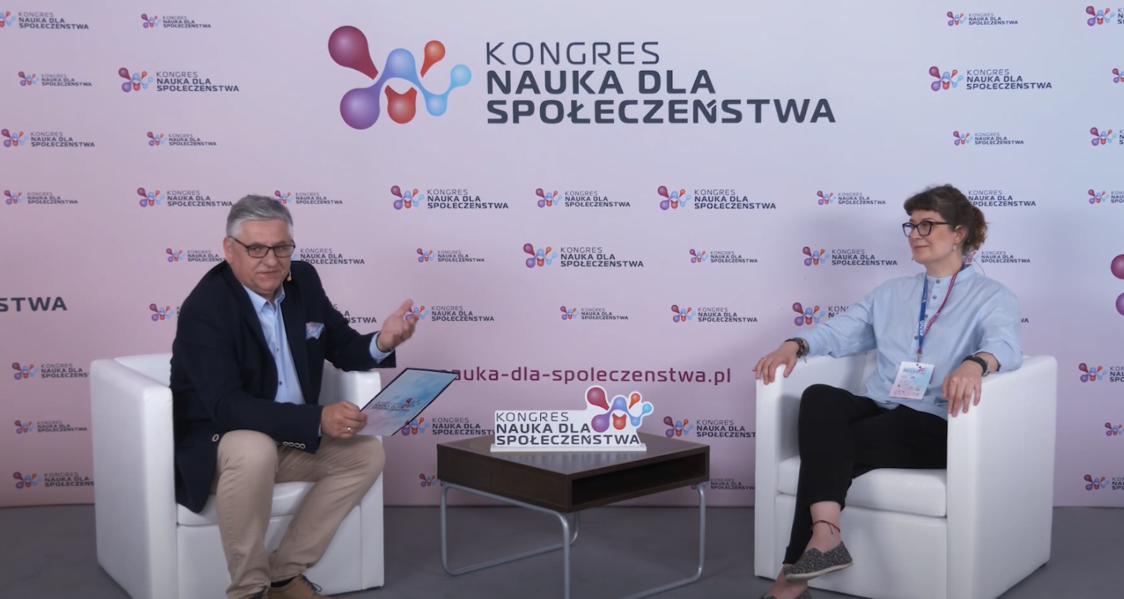 Badanie wpływu społecznego na słyszenie u dzieci z implantem ślimakowym (CI)